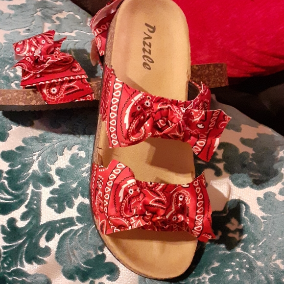 Sandals - Picture 2 of 4